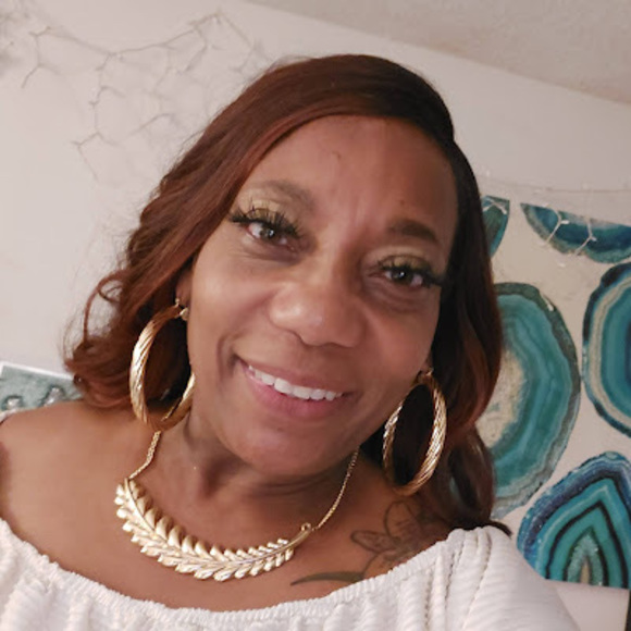 Meet your Posher, Delores - Picture 1 of 1